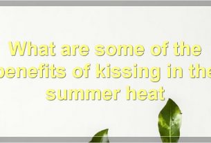 What are some of the benefits of kissing in the summer heat