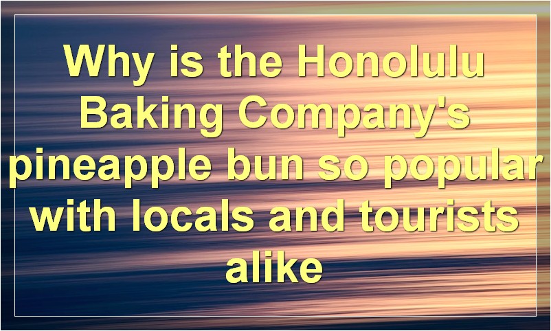 Why is the Honolulu Baking Company's pineapple bun so popular with locals and tourists alike